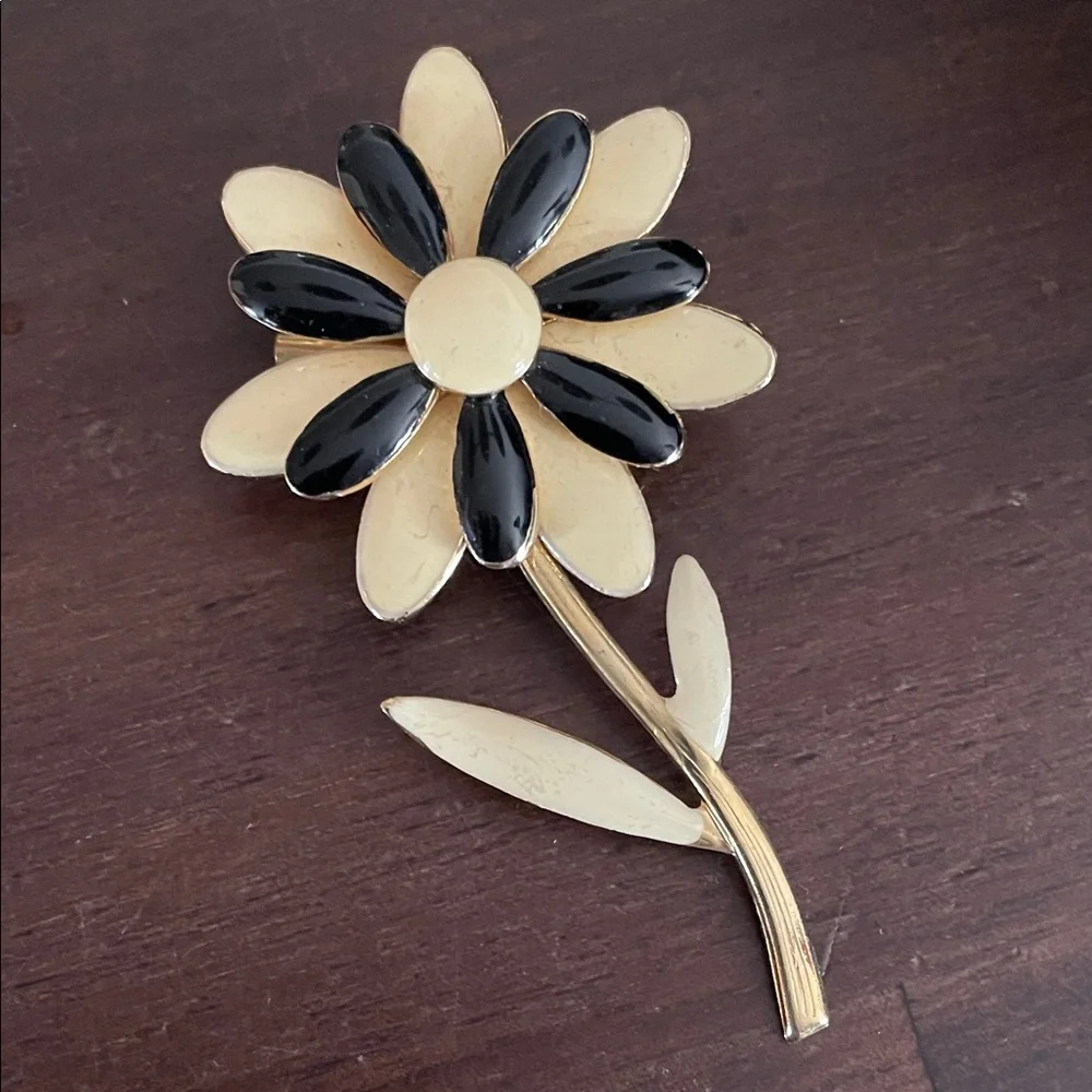 Vintage 60s Black and Cream Floral Brooch